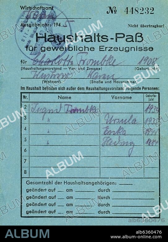 Geschichte / 2. Weltkrieg / Kriegswirtschaft / Deutschland. "Haushalts-Paß" für rationierte gewerbliche Erzeugnisse wie Seife, Schuhe, Spinnstoffe usw., Ausgabejahr 1945. Berlin, Sammlung Archiv für Kunst und Geschichte.
