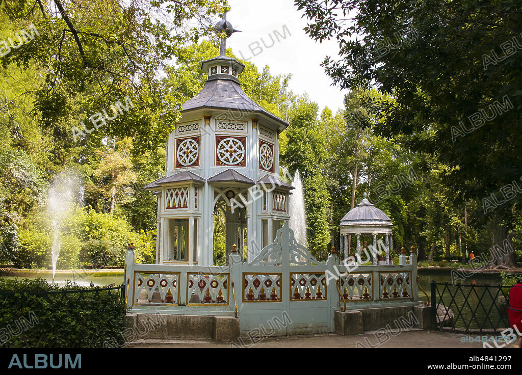 Aranjuez, Comunidad de Madrid, Spain, Europe. The Prince's Garden (Jardìn del Principe), 18th and 19th century. The Chinese, pond and garden.