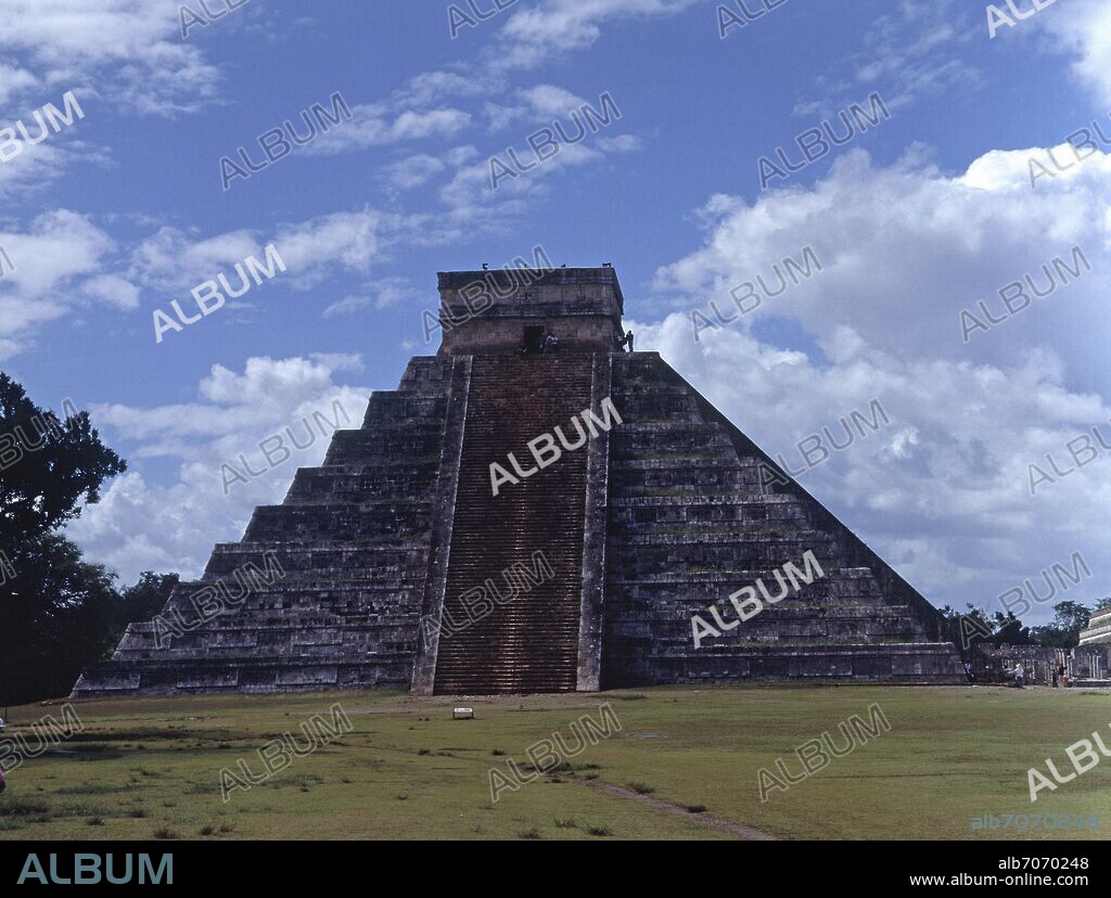 CASTILLO O PIRAMIDE DE KULKUCAN-FACHADA PRINCIPAL-TOLTECA.