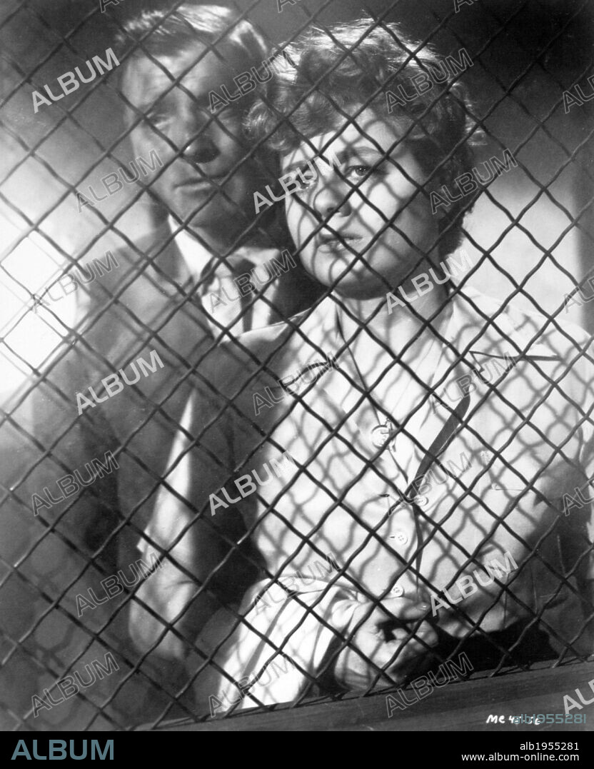BURT LANCASTER and SHELLEY WINTERS in THE YOUNG SAVAGES, 1961, directed by JOHN FRANKENHEIMER. Copyright UNITED ARTISTS.