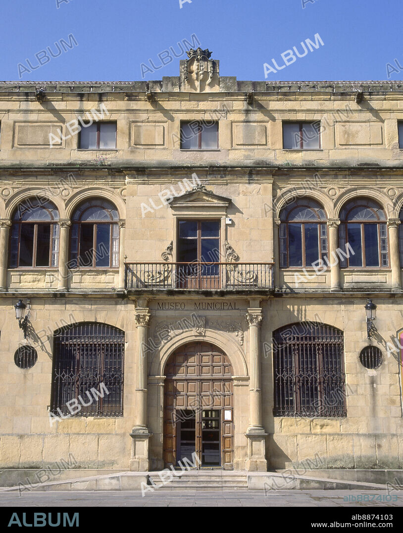 DETALLE DE LA FACHADA RENACENTISTA DEL SIGLO XVI - RESTAURADA EN EL SIGLO XX - FOTO AÑOS 00.