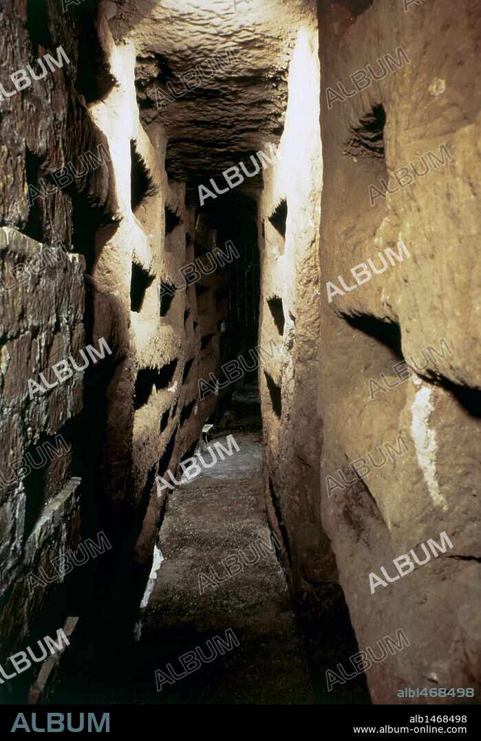 ARTE PALEOCRISTIANO. ITALIA. CATACUMBAS DE SAN CALIXTO. S. III. Interior. Roma.
