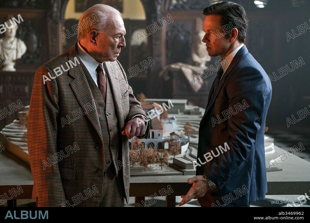 CHRISTOPHER PLUMMER y MARK WAHLBERG en TODO EL DINERO DEL MUNDO, 2017 (ALL THE MONEY IN THE WORLD), dirigida por RIDLEY SCOTT. Copyright Imperative Entertainment/Scott Free Films/TriStar Production.