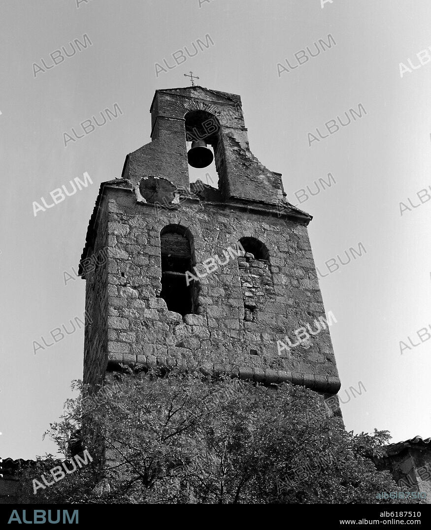 ESPADAÑA DE LA IGLESIA DE SANTIAGO APOSTOL - SIGLO XV - FOTOGRAFIA EN BLANCO Y NEGRO - AÑOS 60.