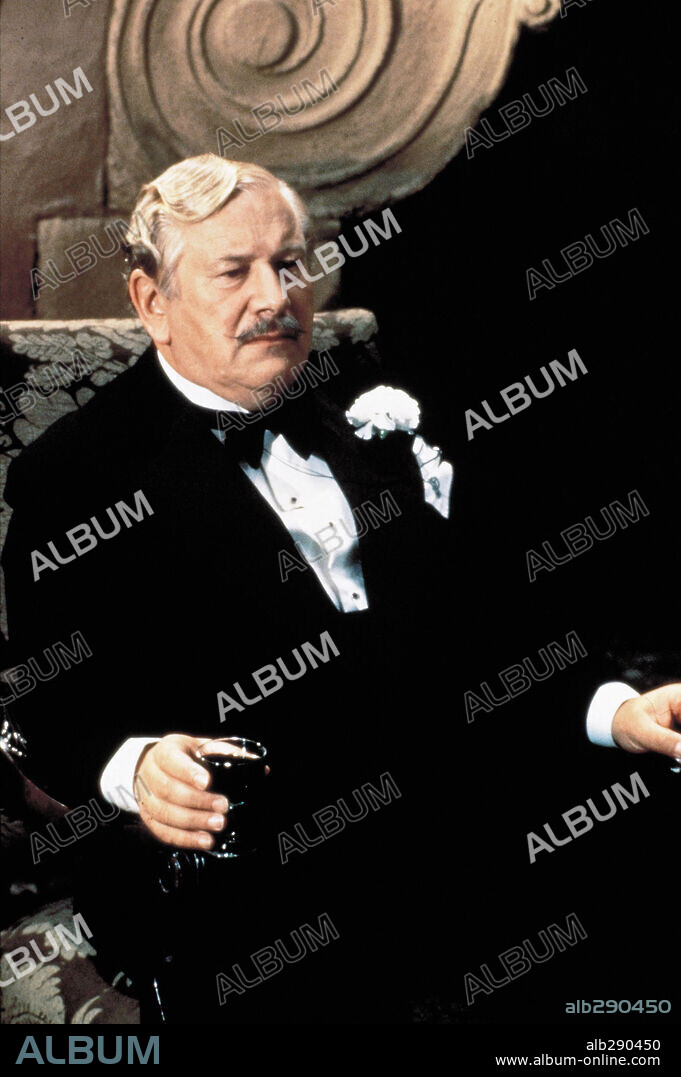 Sir Peter Ustinov. PETER USTINOV en MUERTE BAJO EL SOL, 1982 (EVIL UNDER THE SUN), dirigida por GUY HAMILTON. Copyright EMI.