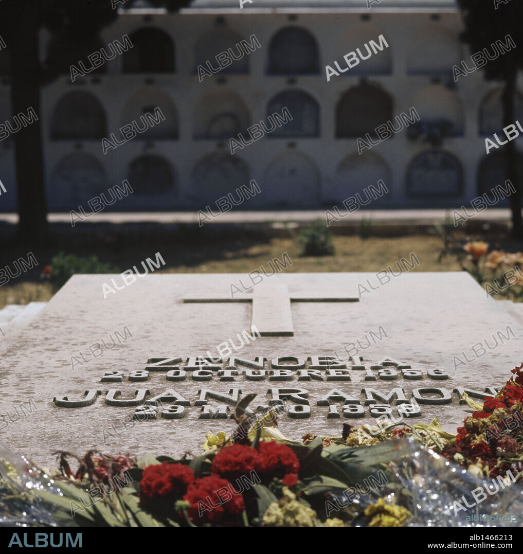JIMENEZ, Juan Ramón (Moguer, 1881-San Juan de Puerto Rico,1958). Poeta español. Autor de "Arias tristes" (1903), "Jardines lejanos" (1904), "Elegías" (1908-10), y la célebre novela "Platero y yo" (1914). Premio Nobel de Literatura en 1956. TUMBA del escritor y de su esposa ZENOBIA en el cementerio de la localidad. MOGUER. Provincia Huelva. Andalucía. España.