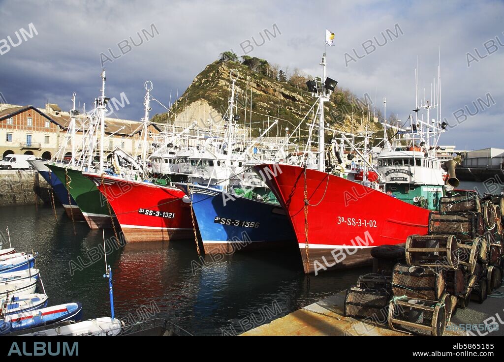 Getaria / Guetaria; puerto pesquero  y península de "El Ratón".