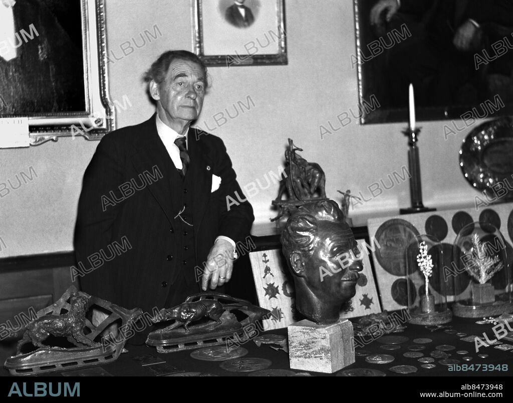 ARKIV 1932 . Konstgjutare Herman Bergman, född i Stockholm 1869 startade efter utbildning i Tyskland, England och Belgien eget konstgjuteri i Stockholm 1895. I dag huserar företaget Herman Bergman Konstgjuteri AB på Sandsborgsvägen i Enskede. Pappa till Astri Taube.. Foto: TT / Kod 1900.