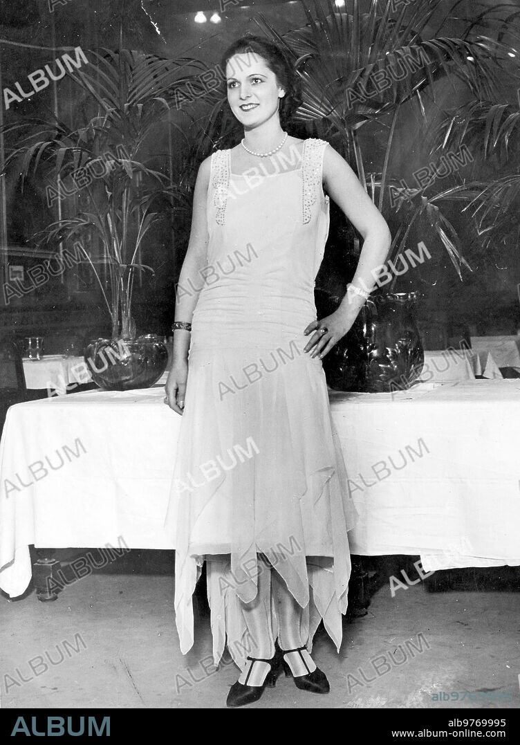 Yvette Labrousse, future Begum, Obtains the title of Miss France 1930.