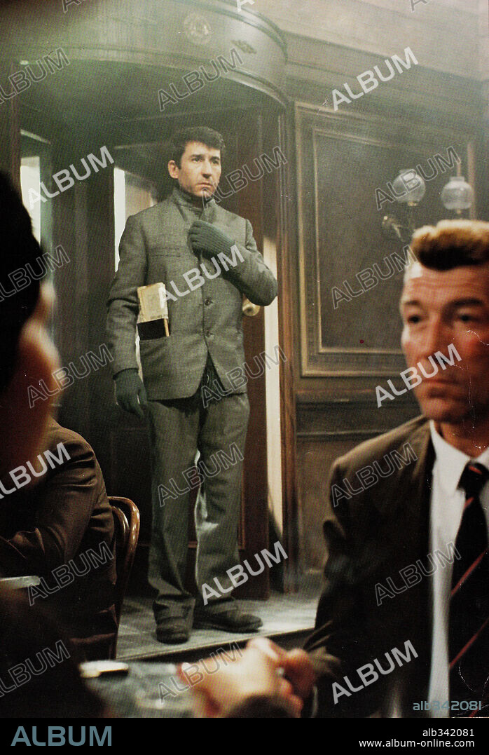 JOSE SACRISTAN en LA COLMENA, 1982, dirigida por MARIO CAMUS. Copyright AGATA FILMS.
