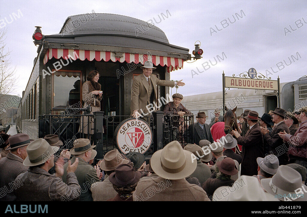 CHRIS COOPER, ELIZABETH BANKS, JEFF BRIDGES y TOBEY MAGUIRE en SEABISCUIT, MAS ALLA DE LA LEYENDA, 2003 (SEABISCUIT), dirigida por GARY ROSS. Copyright UNIVERSAL PICTURES/DREAMWORKS SKU/SPYGLASS ENT/LANGER THAN L / DUHAMEL, FRANÇOIS.