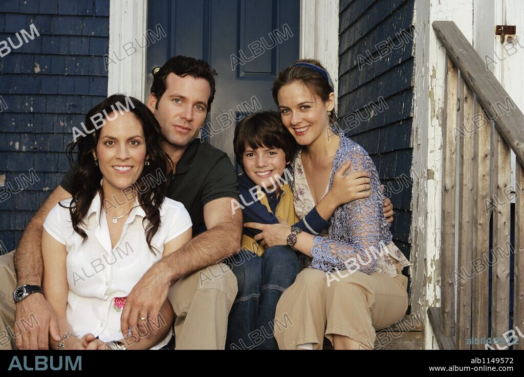 ALICIA SILVERSTONE, ANNABETH GISH, EION BAILEY and MATTHEW KNIGHT in CANDLES ON BAY STREET-TV, 2006. Copyright Bay Street Films/Hallmark Hall of Fame Productions.