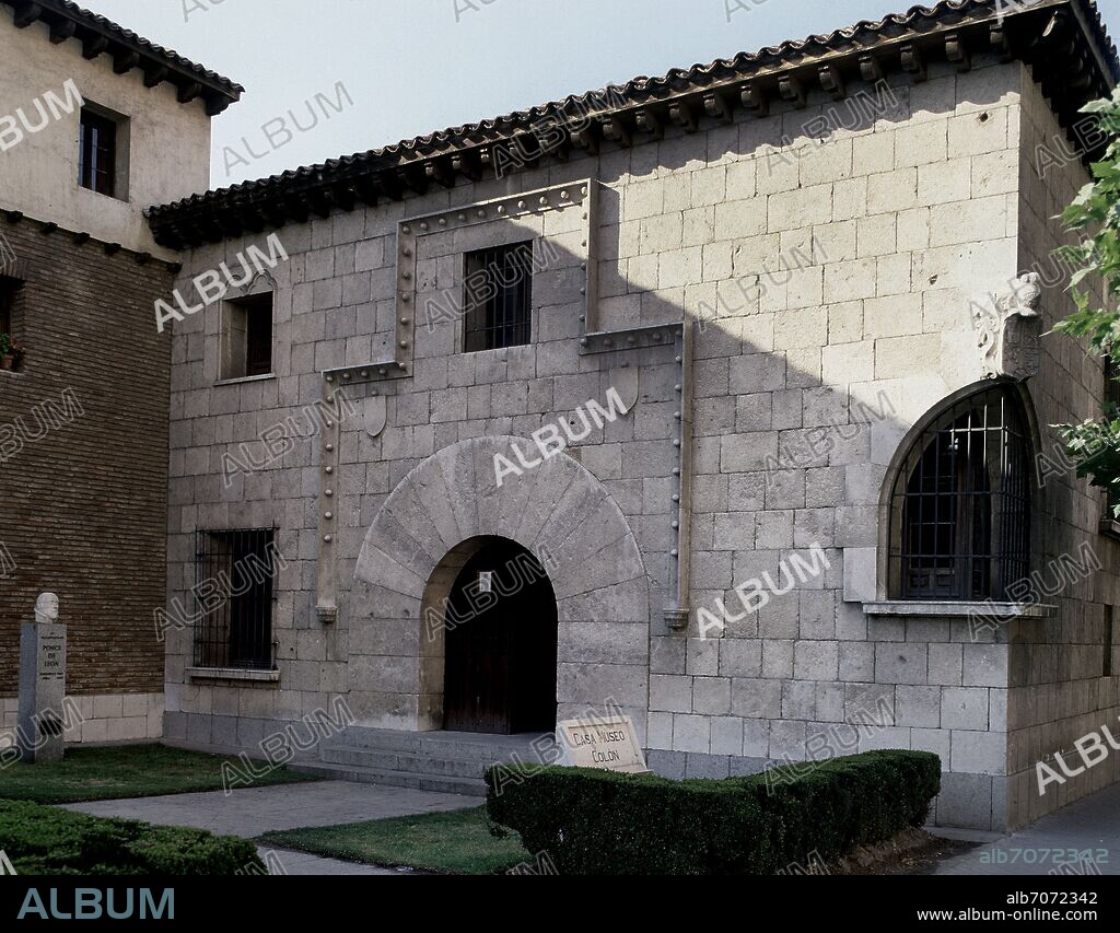 CASA CONSTRUIDA EN 1968 SIMILAR A LA CASA DONDE MURIO COLON EN 1506.