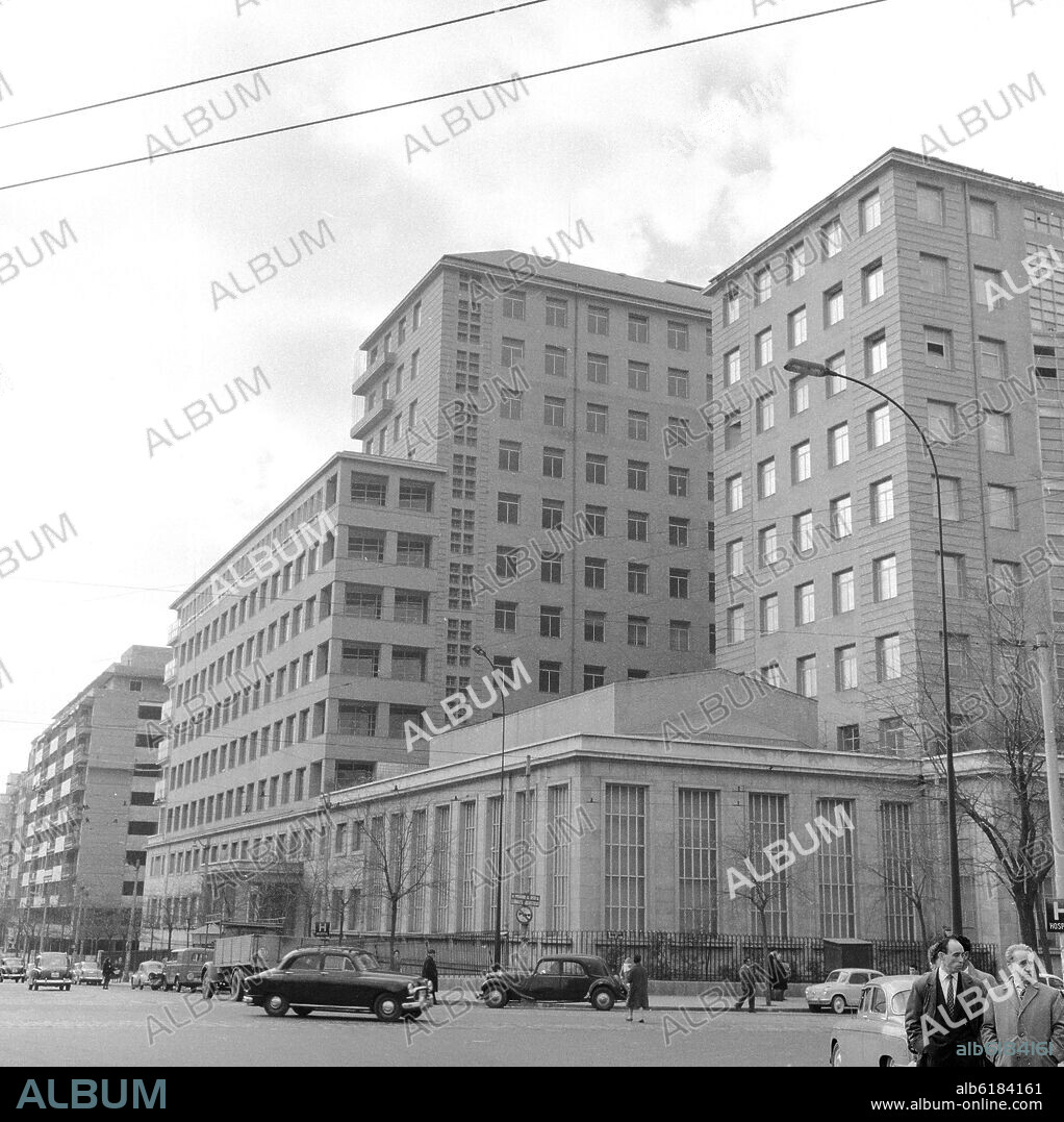 HOSPITAL UNIVERSITARIO DE LA PRINCESA SITUADO EN LA CALLE DIEGO DE LEON 62 - FOTOGRAFIA EN BLANCO Y NEGRO - AÑOS 60.