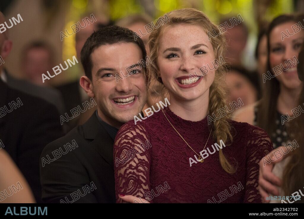 FREYA MAVOR and KEVIN GUTHRIE in SUNSHINE ON LEITH, 2013, directed by DEXTER FLETCHER. Copyright BLACK CAMEL PICTURES/DNA FILMS.