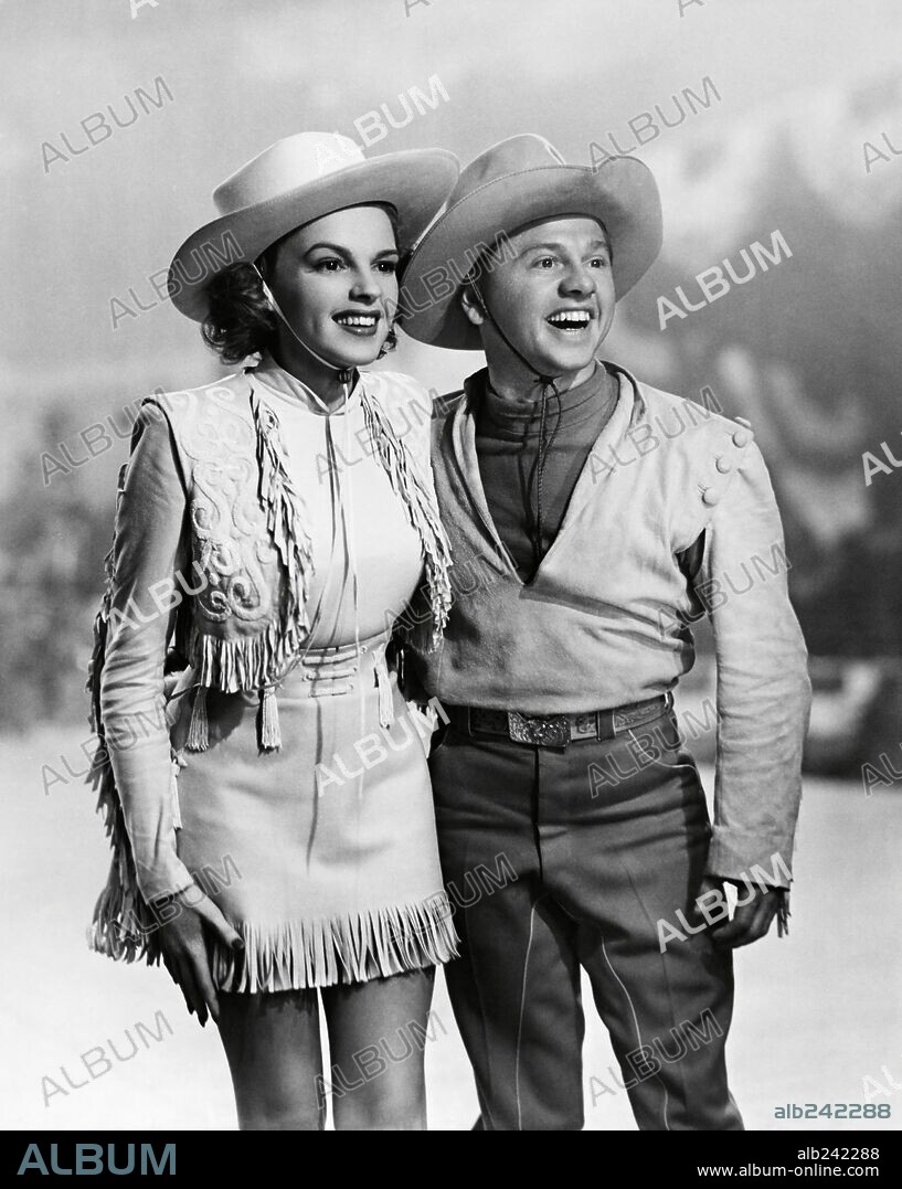 JUDY GARLAND und MICKEY ROONEY in GIRL CRAZY, 1943, unter der Regie von NORMAN TAUROG. Copyright M.G.M.