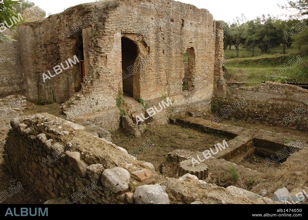 ARTE ROMANO. GRECIA. CASA DE NERON-OCTAGON. S. I. d. C. Fue reconocida como residencia temporal para el emperador Nerón durante su participación en los Juegos Olímpicos del año 65 d. C. OLIMPIA. Provincia de Ilía. Región Peloponeso.