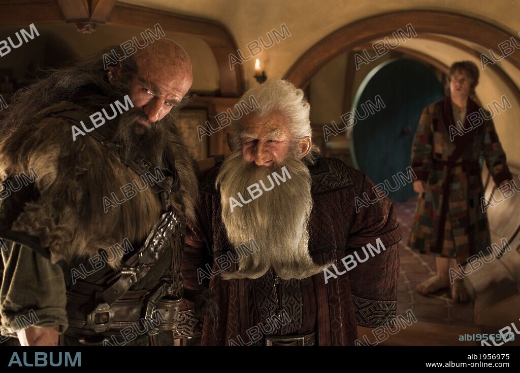 GRAHAM MCTAVISH, KEN STOTT and MARTIN FREEMAN in HOBBIT, THE: AN UNEXPECTED JOURNEY, 2012, directed by PETER JACKSON. Copyright METRO GOLDWYN MAYER.