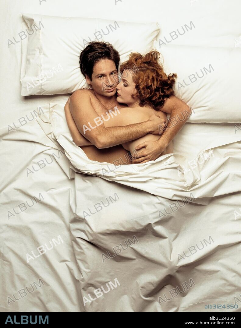 DAVID DUCHOVNY y GILLIAN ANDERSON en EXPEDIENTE X: ENFRENTATE AL FUTURO, 1998 (THE X-FILES), dirigida por ROB BOWMAN. Copyright 20TH CENTURY FOX.