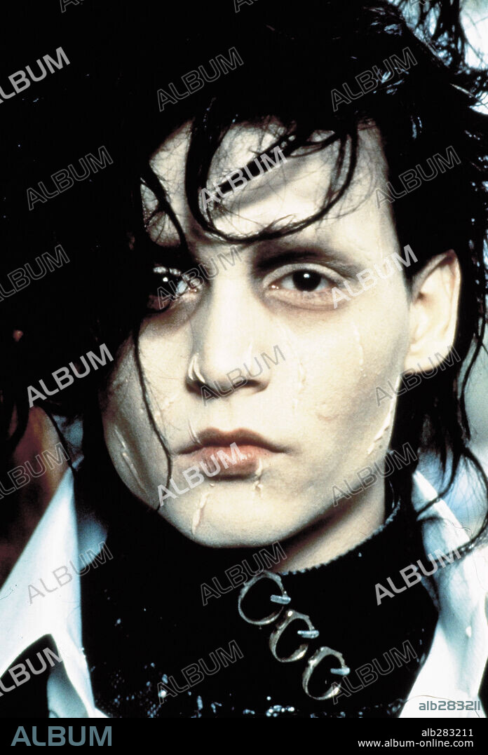 JOHNNY DEPP en EDUARDO MANOSTIJERAS, 1990 (EDWARD SCISSORHANDS), dirigida por TIM BURTON. Copyright 20TH CENTURY FOX.