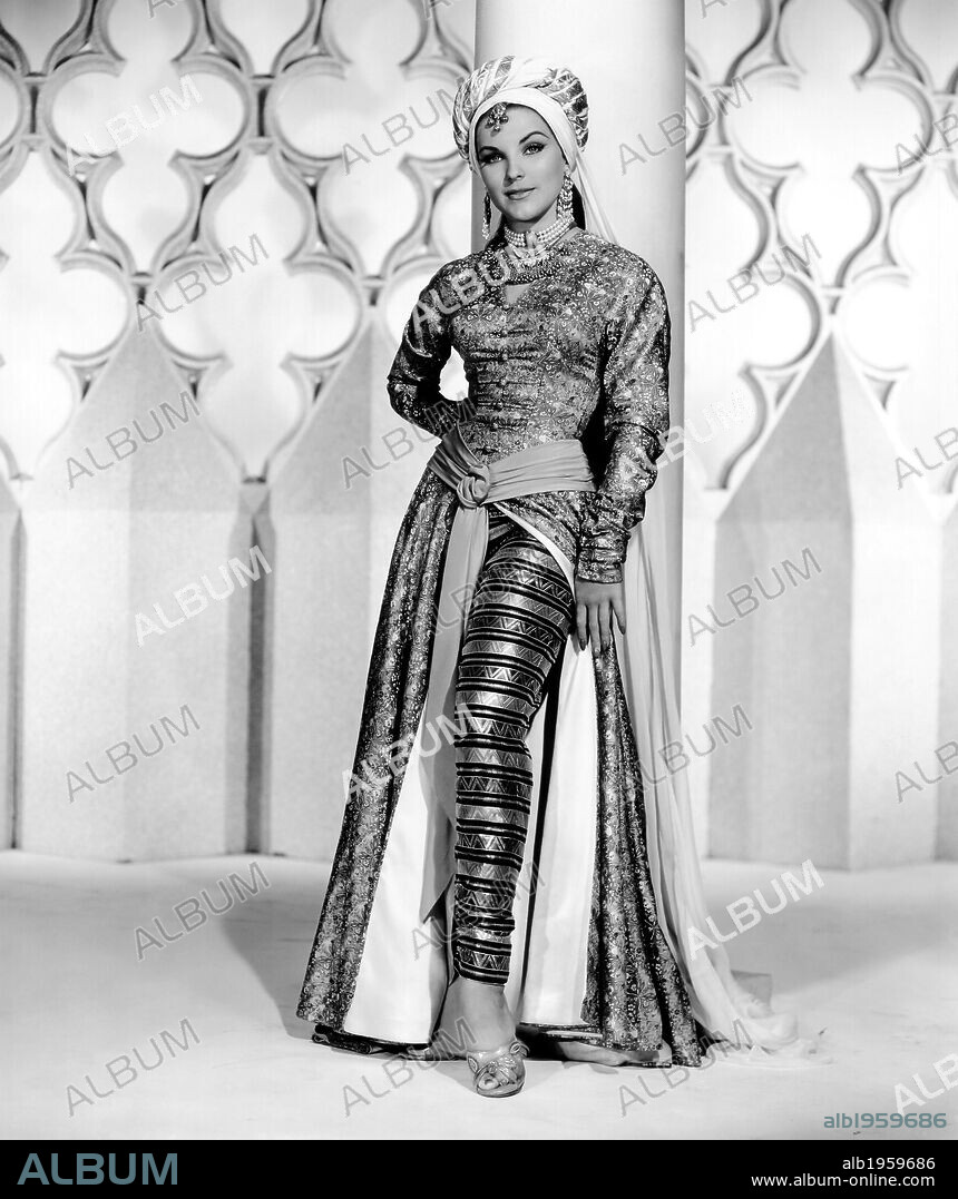 DEBRA PAGET en OMAR KHAYYAM, 1957, dirigida por WILHELM DIETERLE. Copyright PARAMOUNT PICTURES.
