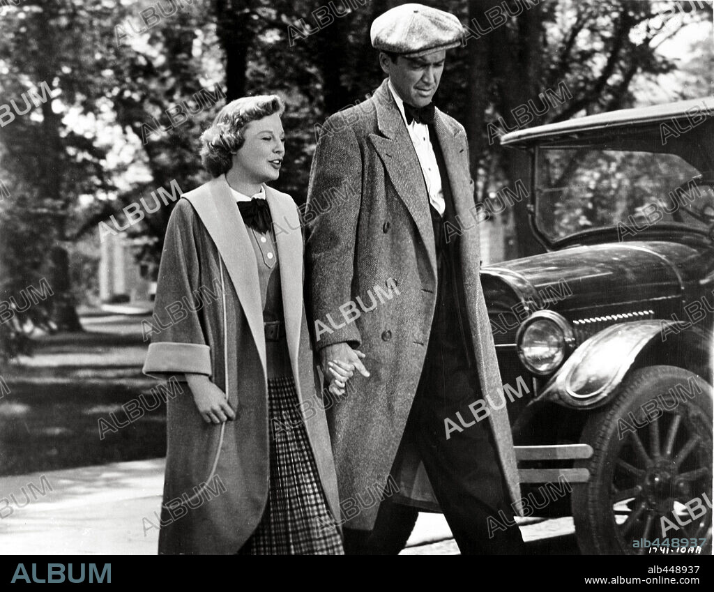 JAMES STEWART and JUNE ALLYSON in THE GLENN MILLER STORY, 1953, directed by ANTHONY MANN. Copyright UNIVERSAL PICTURES.