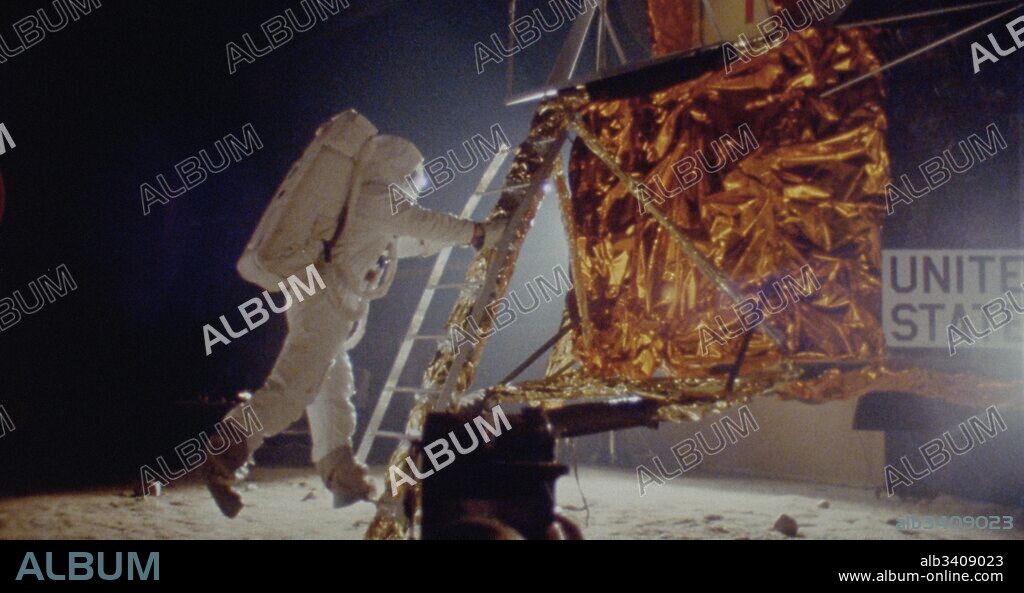 OPERACION AVALANCHA, 2016 (OPERATION AVALANCHE), dirigida por MATT JOHNSON. Copyright XYZ FILMS/RESOLUTE FILMS AND ENT/ZAPRUDER FILMS.