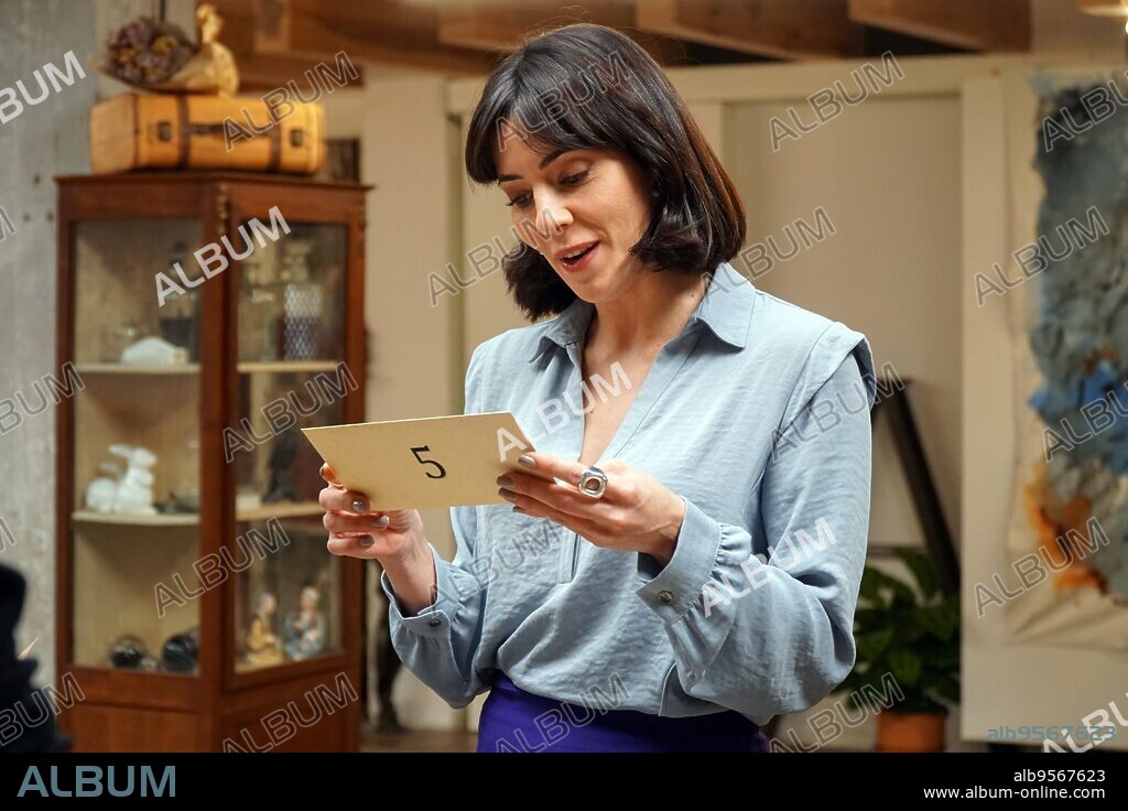 ALEXANDRA JIMENEZ en BAJO TERAPIA, 2023, dirigida por GERARDO HERRERO. Copyright TORNASOL FILMS.