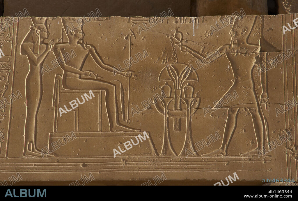 Ramesseum. Relief depicting the pharaoh making an offering to the god Amon and the goddess Isis. 13th century B.C. Nineteenth Dynasty. New Kingdom. Medinet Habu. Necropolis of Thebes. Valley of the Kings. Egypt.