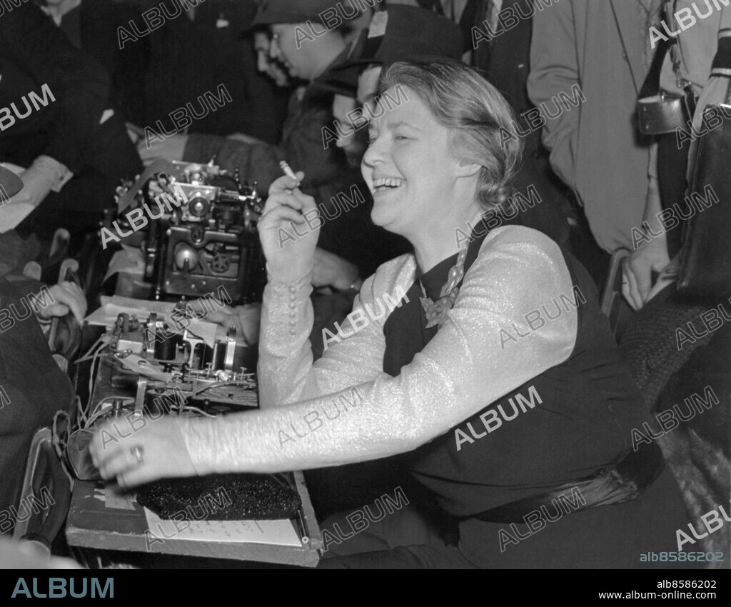 Orig. bildtext... HER LAUGH CAUSES EJECTION FROM NAZI BUND RALLY New York City. Dorothy Thompson, noted columnist and wife of Sinclair Lewis, laughs a big laugh as she sits in the press section at Madison Square Garden, Feb. 20th, during the rally of the Nazi German-American Bund. Her laugh was the signal for her ejection by Storm Troopers who were given the right to gather because there is free speech here. They didn't belive that MIss Thompson had freedom to laugh and the ejection followed. Anm. D Thompson, 1893-1961, amerikansk journalist Möte med amerikanska nazister CD401 persons: DOROTHY THOMPSON sites: NEW YORK;USA.