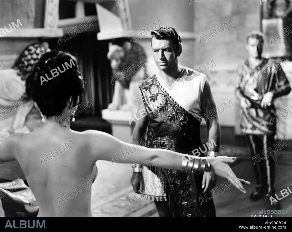 RICHARD EGAN in ESTHER AND THE KING, 1960, directed by MARIO BAVA and RAOUL WALSH. Copyright 20TH CENTURY FOX.