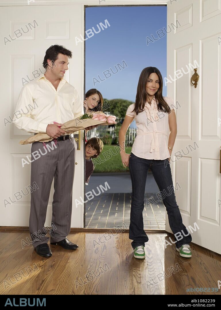 BRENNAN ELLIOTT, NATALIE DREYFUSS and VANESSA MARCIL in THE NANNY EXPRESS, 2009, directed by BRADFORD MAY. Copyright LARRY LEVINSON PRODUCTIONS/METOPE / SCHNEIDER, FLORIAN.