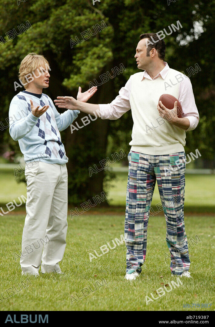 OWEN WILSON and VINCE VAUGHN in THE WEDDING CRASHERS, 2005, directed by DAVID DOBKIN. Copyright NEW LINE CINEMA / CARTWRIGHT, RICHARD.