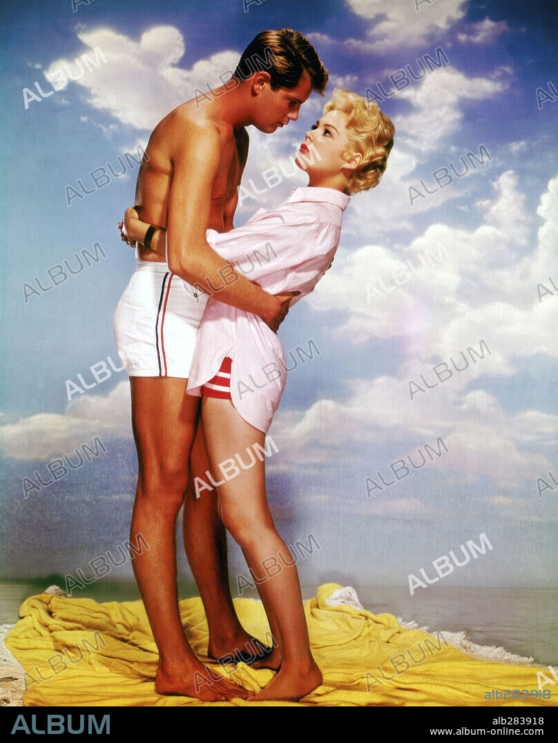 SANDRA DEE and TROY DONAHUE in A SUMMER PLACE, 1959, directed by DELMER DAVES. Copyright WARNER BROTHERS / SIX, BERT.