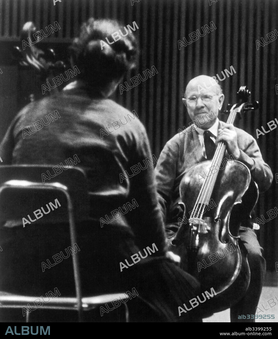 Berkeley, California:  1960 Noted cellist, conductor and composer Pablo Casals teaching students interpretation and technique in his class at the University of California.