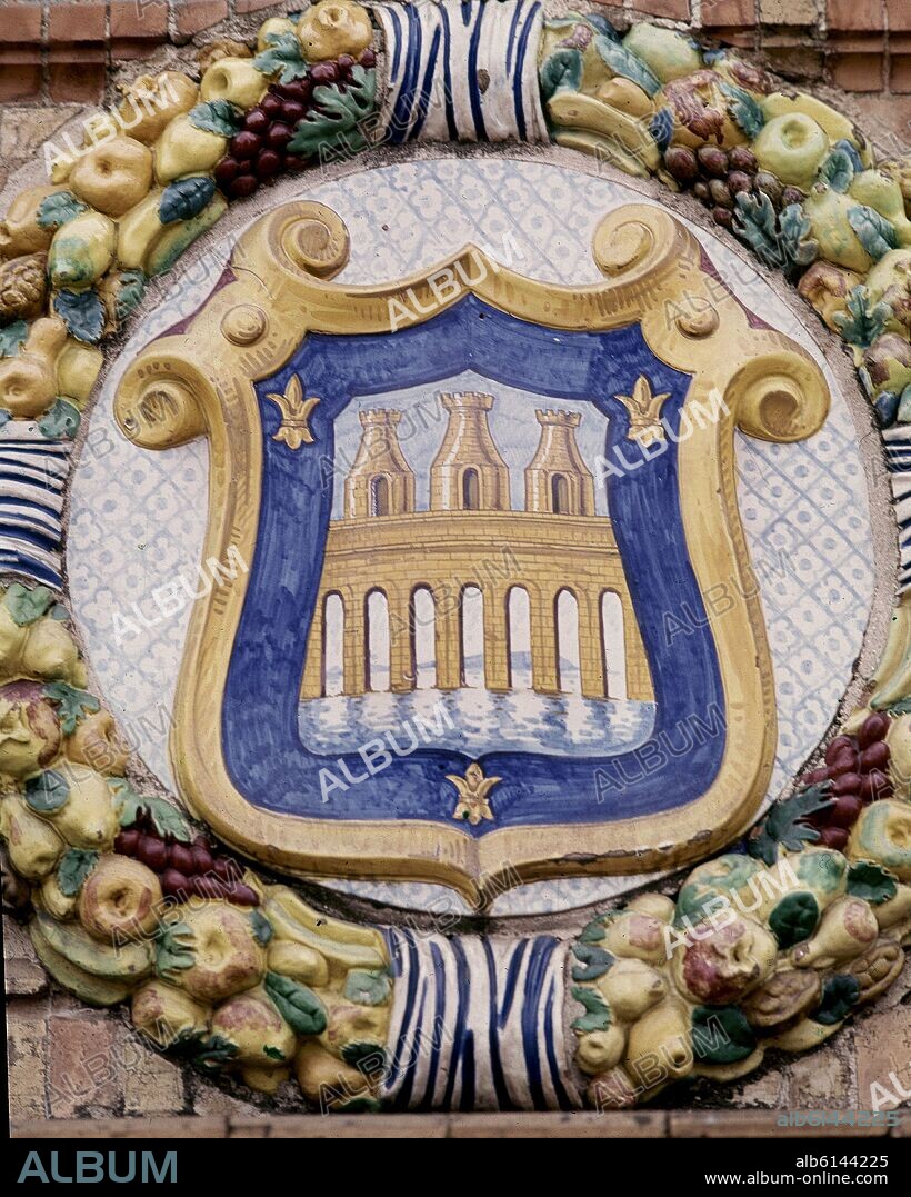ESCUDO DE LOGROÑO EN LA PLAZA DE ESPAÑA DE SEVILLA - SIGLO XX.