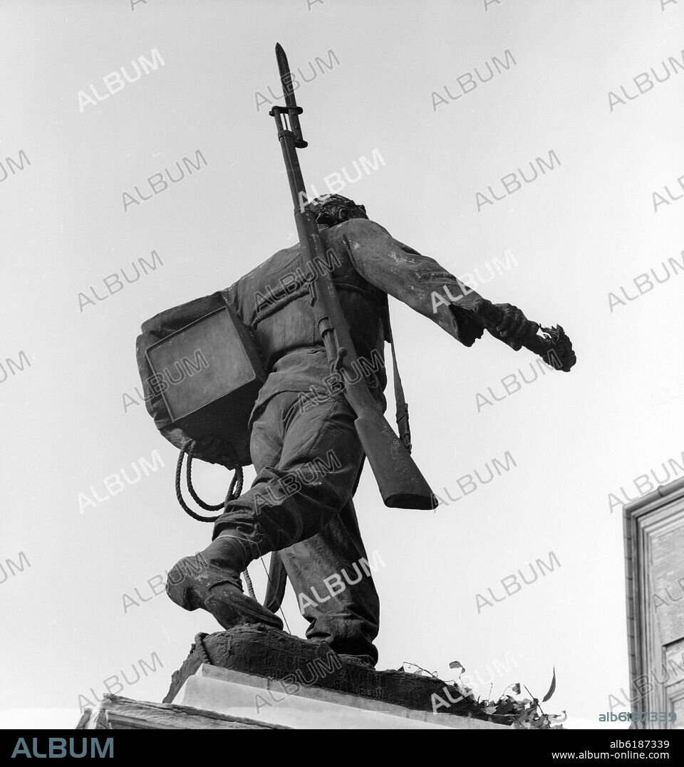 ANICETO MARINAS. MONUMENTO A ELOY GONZALO CASCORRO HEROE DE LA GUERRA DE CUBA - 1901 - FOTOGRAFIA EN BLANCO Y NEGRO - AÑOS 50.