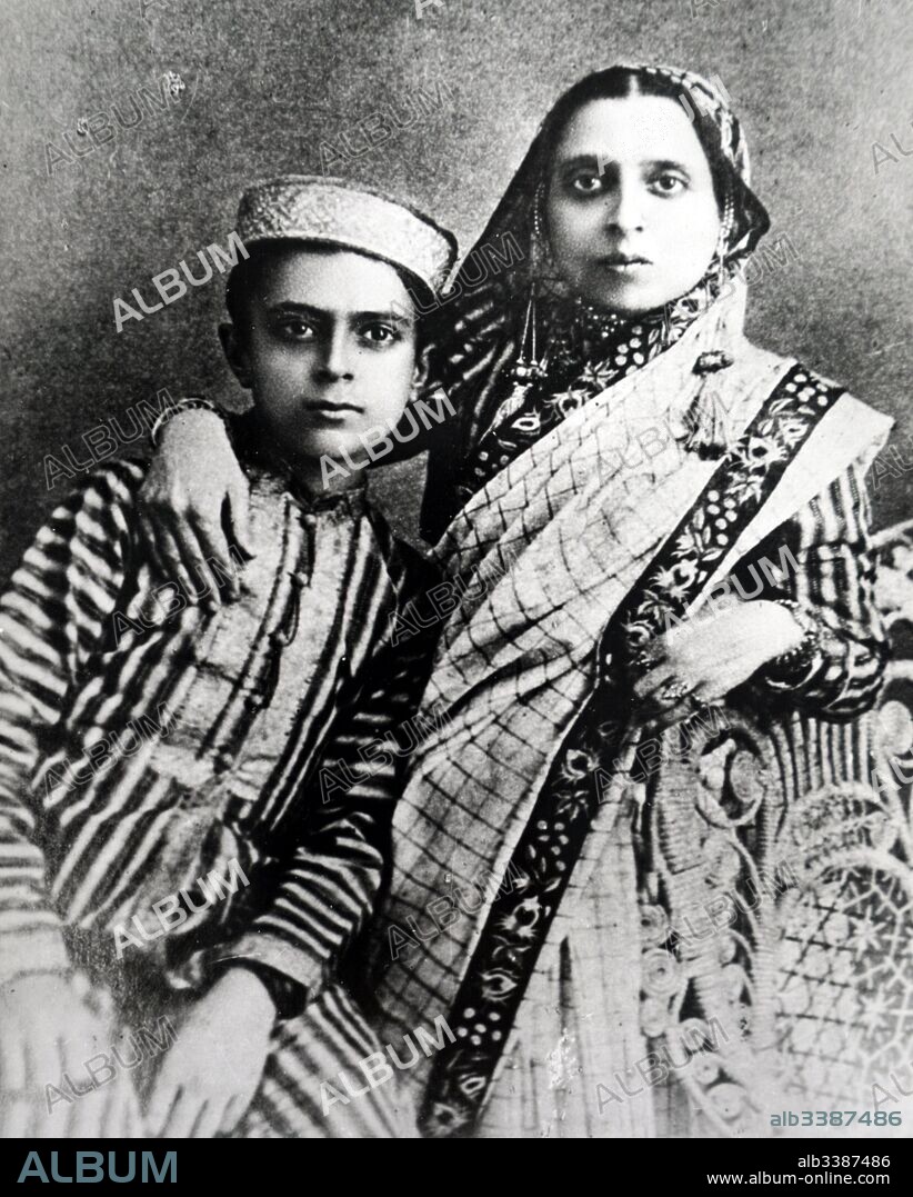 Circa 1891; Jawaharlal Nehru (1889 - 1964) with his mother Swaroop Rani Nehru (Thussu), 1868 - 1938. Wife of Motilal Nehru. Jawaharlal Nehru was to become Prime Minister of India and a central figure in Indian politics before and after independence. 1950.