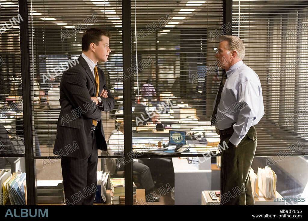 MARTIN SHEEN and MATT DAMON in THE DEPARTED, 2006, directed by MARTIN SCORSESE. Copyright WARNER BROS PICTURES/VERTIGO ENTERTAINMENT/INITIAL ENTERTAIN / COOPER, ANDREW.