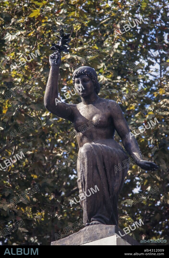 Enric Casanovas / Monumento a Narcís Monturiol, 1918. Figueres, Girona.