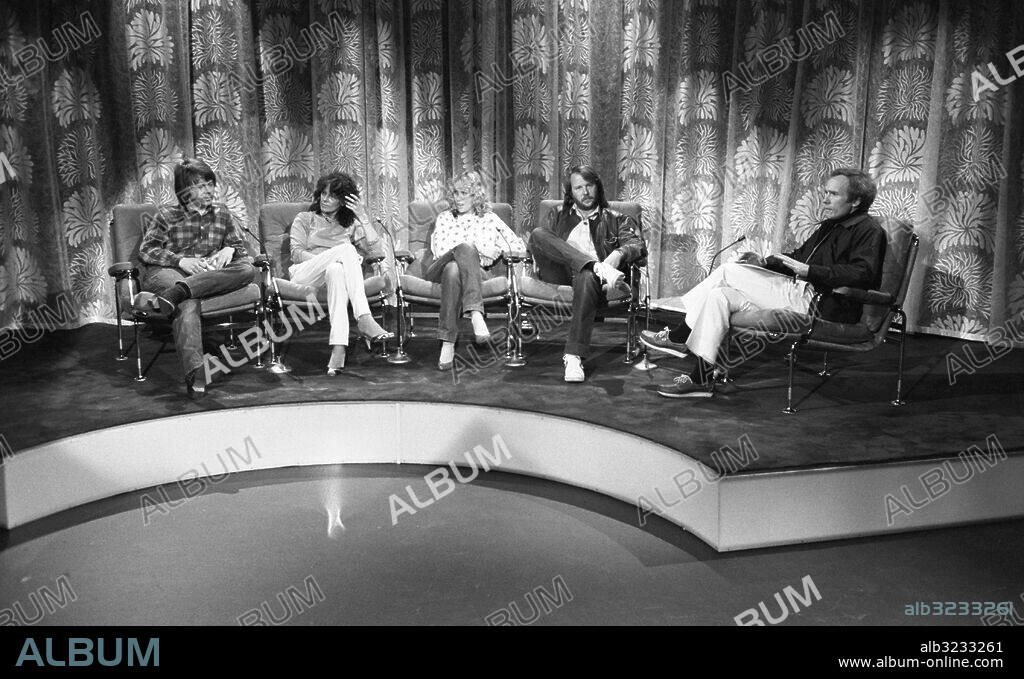 DICK CAVETT MEETS ABBA Sänt första gången 1981-09-12 persons: DICK CAVETT;BENNY ANDERSSON;ANNI-FRID LYNGSTAD;AGNETHA FÄLTSKOG;BJÖRN ULVAEUS;ABBA sites: STOCKHOLM;SVERIGE;USA* PhotoDate:1981-??-??.