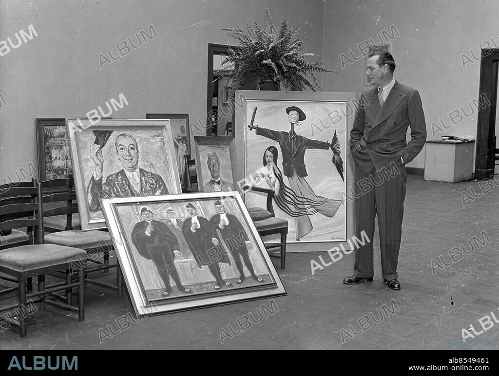 Göteborg 1938-10-14 - Konstnären Nils von Dardel med några av sina tavlor *** Local Caption *** GT Låda 1938-oktober-01. KAMERAREPORTAGE.