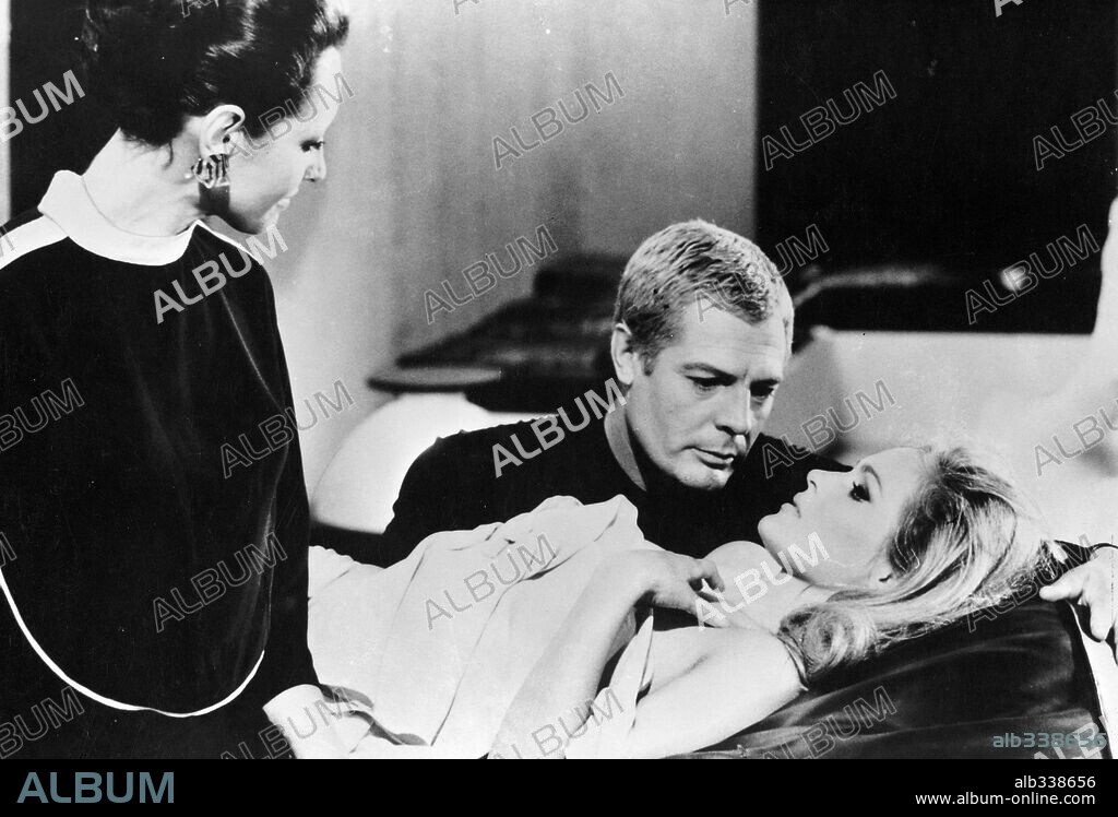 MARCELLO MASTROIANNI und URSULA ANDRESS in LA DECIMA VITTIMA, 1965, unter der Regie von ELIO PETRI. Copyright LES FILMS CONCORDIA.