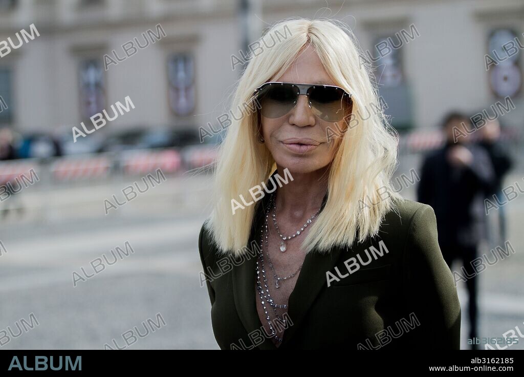 Feb. 24, 2016 - Milan, Italy - Italian fashion designer Donatella Versace arrives in Milan to open Milan Fashion Week at Palazzo Reale in Milan, on 24th February. 24/02/2016