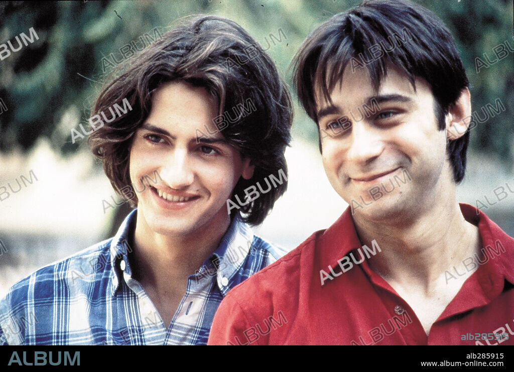 JORDI MOLLA und JUAN DIEGO BOTTO in HISTORIAS DEL KRONEN, 1995, unter der Regie von MONTXO ARMENDARIZ. Copyright ELIAS QUEREJETA, P.C.
