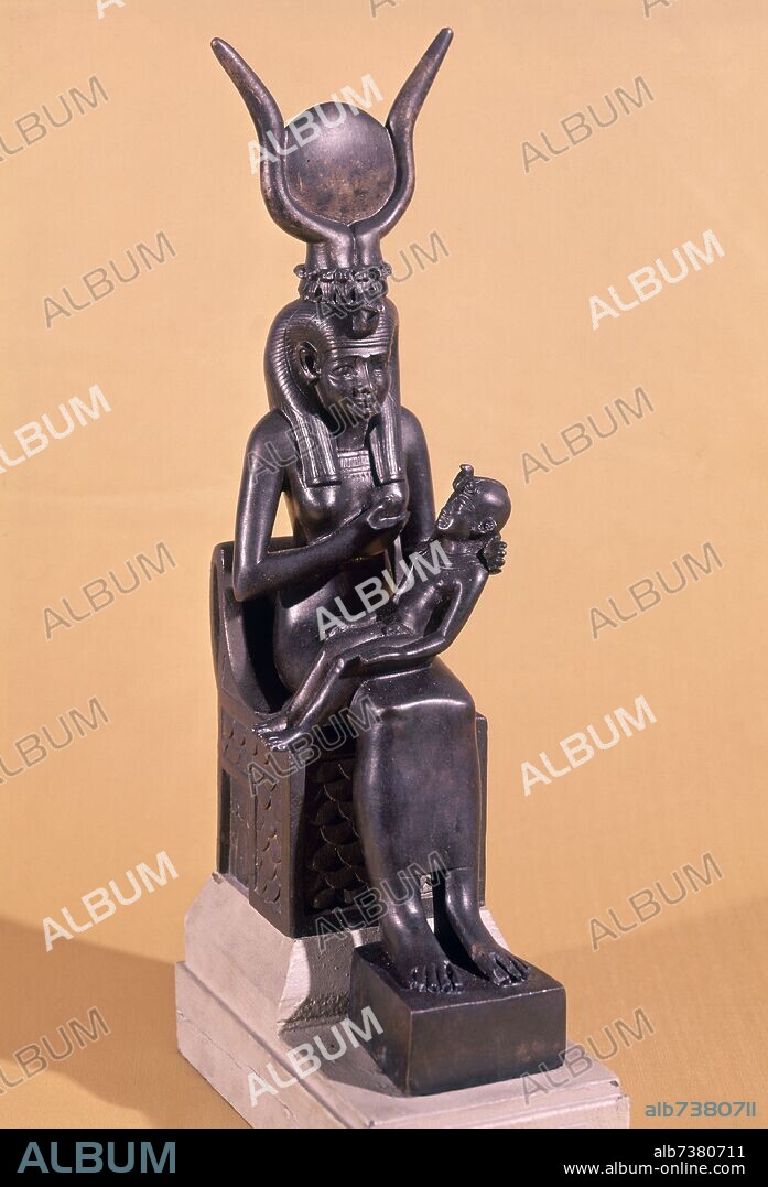 FIGURA EN BRONCE DE LA DIOSA ISIS CON SU HIJO HORUS-BAJA EPOCA.