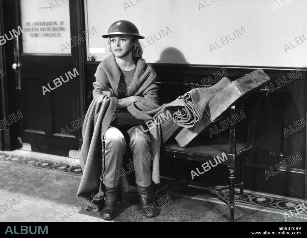 BRIGITTE BARDOT in BABETTE GOES TO WAR, 1959 (BABETTE S'EN VA-T-EN GUERRE), directed by CHRISTIAN-JAQUE. Copyright COLUMBIA PICTURES.