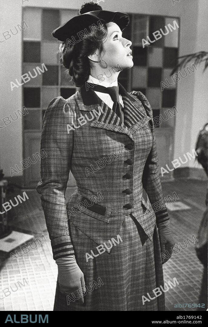 Senta Berger playing. Austrian actress Senta Berger playing in 'Amore e ginnastica'. Rome, 1973.