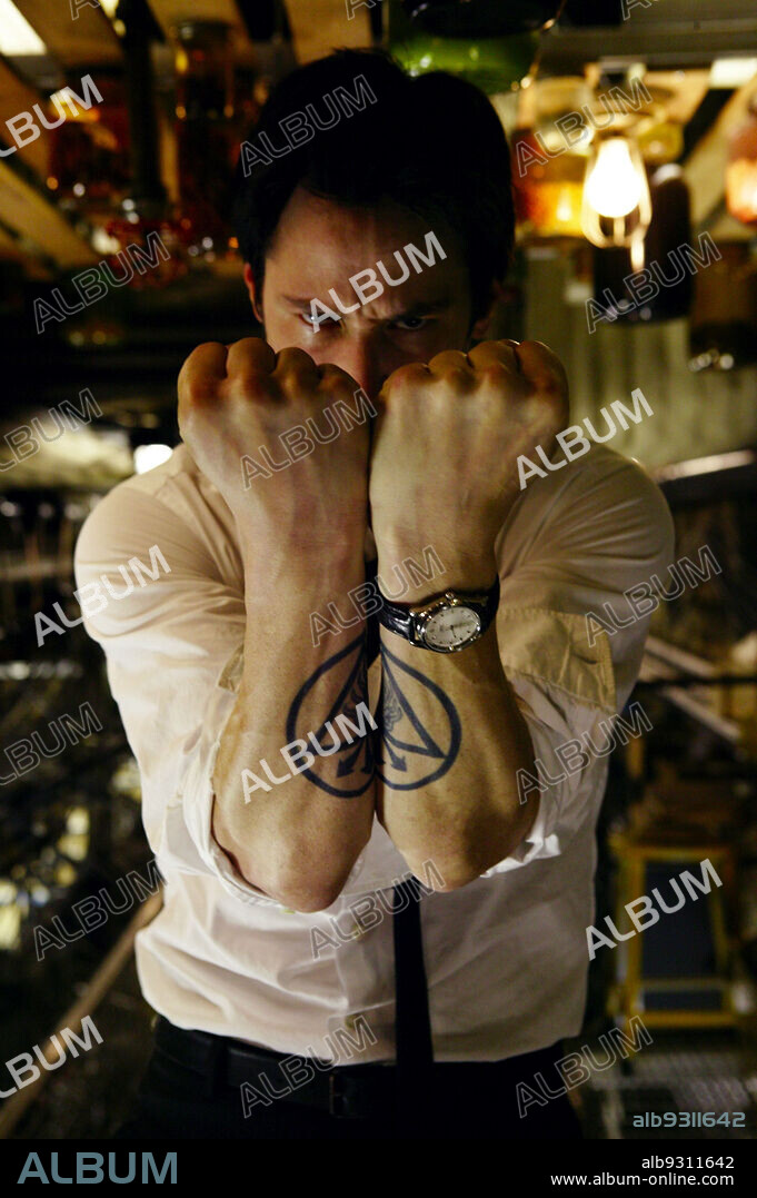KEANU REEVES in CONSTANTINE, 2005, directed by FRANCIS LAWRENCE. Copyright WARNER BROS. PICTURES.