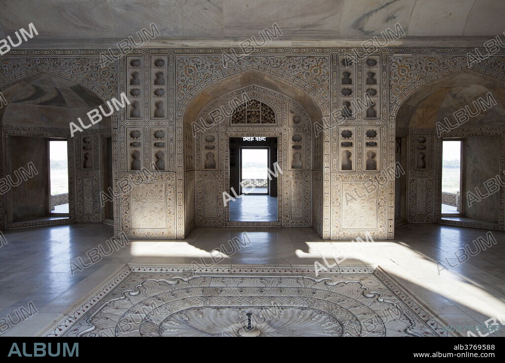 Khas Mahal Palace with pietra dura jewel inlay in marble built 17th Century by Mughal Shah Jehan for his daughters at Agra Fort, India.